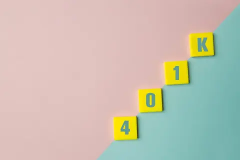 Yellow tiles with numbers 4, 0, 1, and K form a staircase, illustrating the difference between 401a vs 401k retirement plans.